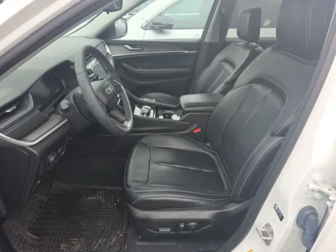 Another view of 2023 Jeep Grand Cherokee Limited for sale in St. Charles, MO at Clement Supercenter