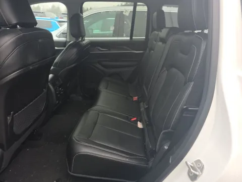 More photos of 2023 Jeep Grand Cherokee Limited at Clement Supercenter, MO
