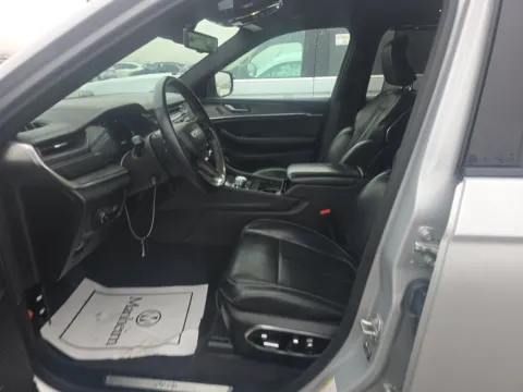 More photos of 2021 Jeep Grand Cherokee L Overland at Clement Supercenter, MO