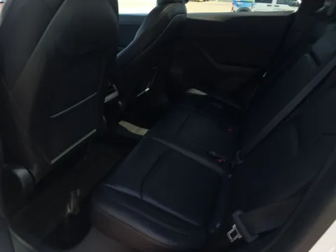 More photos of 2022 Tesla Model Y Long Range at Clement Supercenter, MO