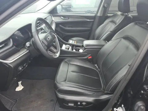 Another view of 2023 Jeep Grand Cherokee Limited for sale in St. Charles, MO at Clement Supercenter