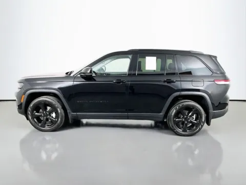 More photos of 2023 Jeep Grand Cherokee Limited at Clement Supercenter, MO