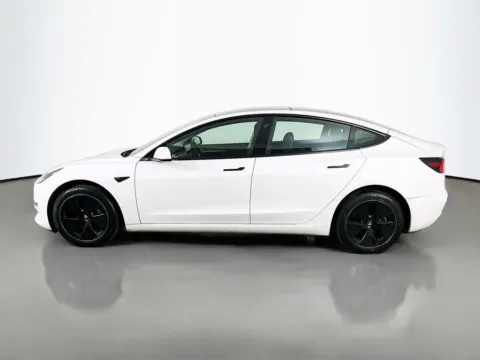 More photos of 2023 Tesla Model 3 at Clement Supercenter, MO