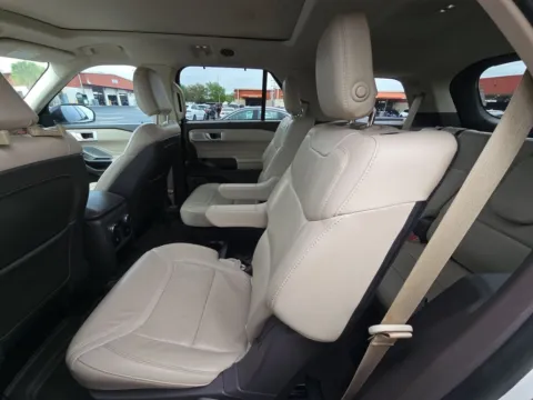 More photos of 2020 Ford Explorer Platinum at Clement Supercenter, MO