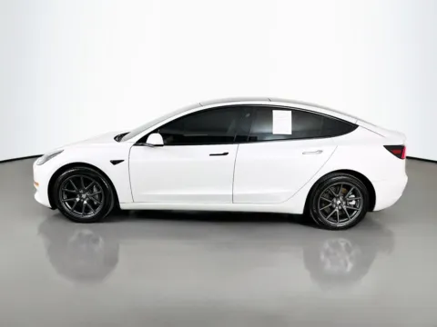 More photos of 2023 Tesla Model 3 at Clement Supercenter, MO