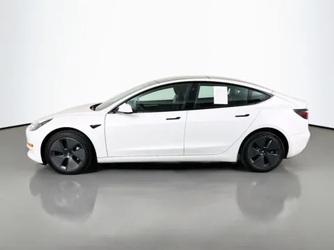 More photos of 2022 Tesla Model 3 at Clement Supercenter, MO