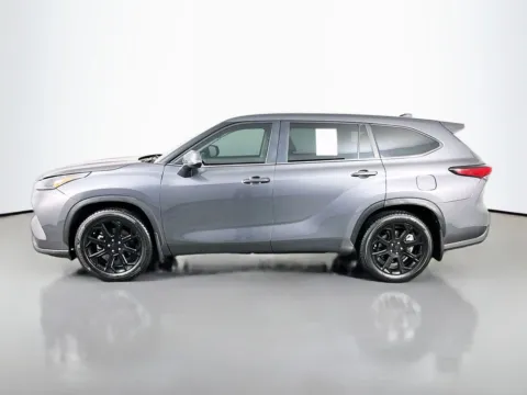 More photos of 2023 Toyota Highlander LE at Clement Supercenter, MO