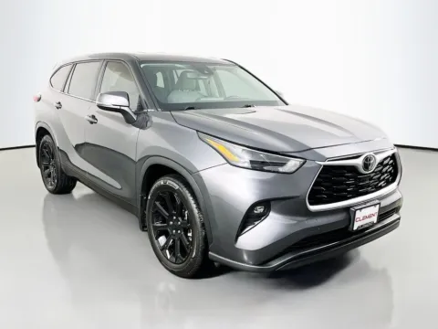 Another view of 2023 Toyota Highlander LE for sale in St. Charles, MO at Clement Supercenter