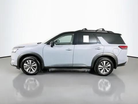 More photos of 2023 Nissan Pathfinder SL at Clement Supercenter, MO