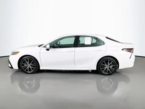 More photos of 2022 Toyota Camry SE at Clement Supercenter, MO