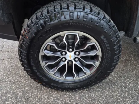 More photos of 2021 Chevrolet Colorado ZR2 at Clement Supercenter, MO