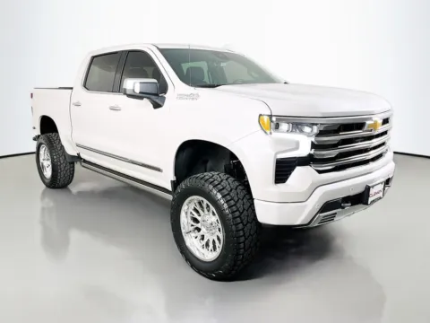 More photos of 2022 Chevrolet Silverado 1500 High Country at Clement Supercenter, MO