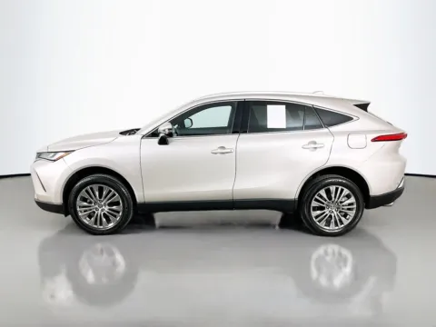 More photos of 2023 Toyota Venza Limited at Clement Supercenter, MO