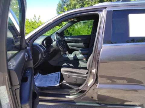 More photos of 2019 Jeep Grand Cherokee Laredo E at Clement Supercenter, MO