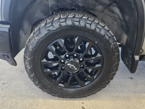 More photos of 2025 Chevrolet Silverado 2500HD LTZ at Clement Supercenter, MO