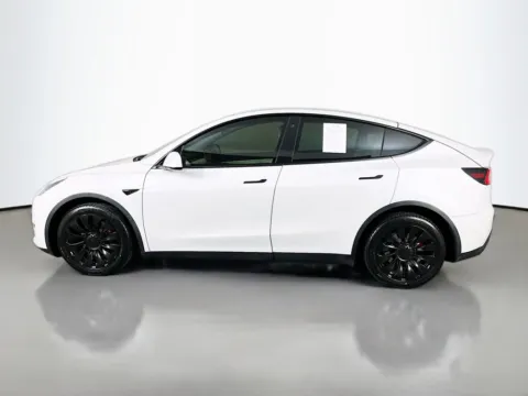 More photos of 2021 Tesla Model Y Long Range at Clement Supercenter, MO