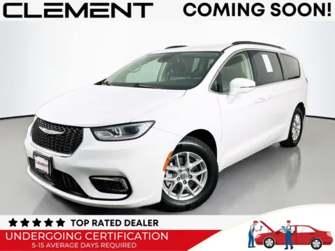 White 2022 Chrysler Pacifica Touring L for sale in St. Charles, MO