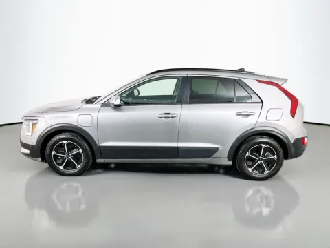 More photos of 2023 Kia Niro Plug-In Hybrid EX at Clement Supercenter, MO