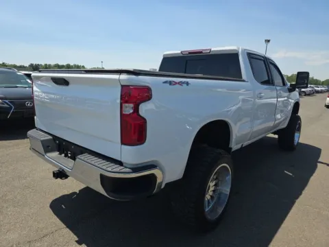 More photos of 2022 Chevrolet Silverado 1500 LT at Clement Supercenter, MO