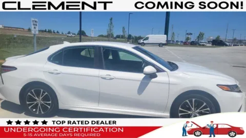 White 2020 Toyota Camry SE for sale in St. Charles, MO