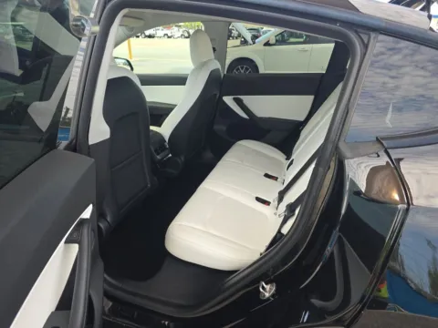 More photos of 2021 Tesla Model Y Long Range at Clement Supercenter, MO