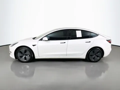 More photos of 2021 Tesla Model 3 Standard Range Plus at Clement Supercenter, MO