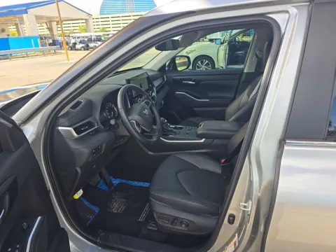 Another view of 2025 Toyota Highlander XLE for sale in St. Charles, MO at Clement Supercenter