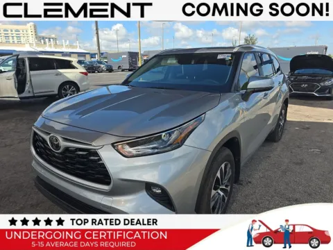 Silver 2025 Toyota Highlander XLE for sale in St. Charles, MO