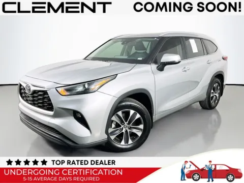 Silver 2025 Toyota Highlander XLE for sale in St. Charles, MO