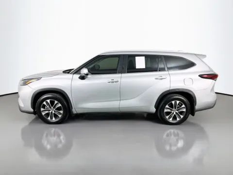 More photos of 2025 Toyota Highlander XLE at Clement Supercenter, MO