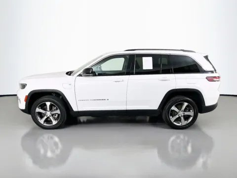 More photos of 2022 Jeep Grand Cherokee 4xe at Clement Supercenter, MO