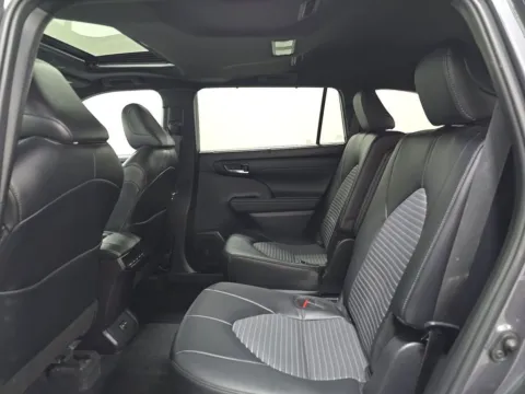 More photos of 2024 Toyota Highlander XSE at Clement Supercenter, MO
