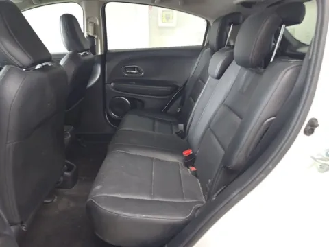 More photos of 2021 Honda HR-V EX-L at Clement Supercenter, MO