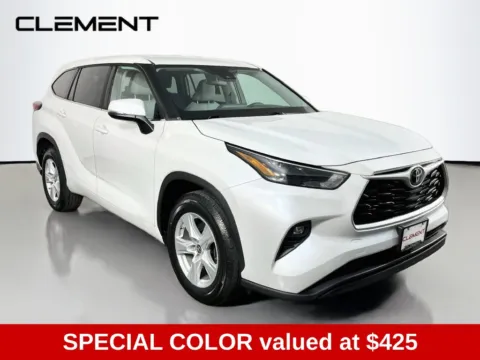 Another view of 2022 Toyota Highlander LE for sale in St. Charles, MO at Clement Supercenter