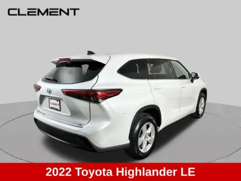 More photos of 2022 Toyota Highlander LE at Clement Supercenter, MO