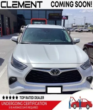 White 2022 Toyota Highlander LE for sale in St. Charles, MO