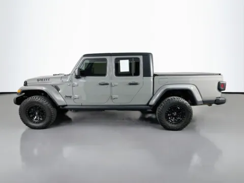 More photos of 2023 Jeep Gladiator Willys at Clement Supercenter, MO
