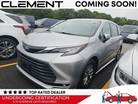 Silver 2023 Toyota Sienna XLE for sale in St. Charles, MO
