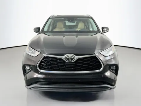 Another view of 2020 Toyota Highlander Limited for sale in St. Charles, MO at Clement Supercenter