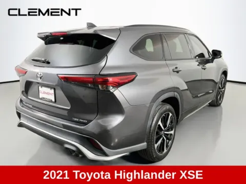 More photos of 2021 Toyota Highlander XSE at Clement Supercenter, MO