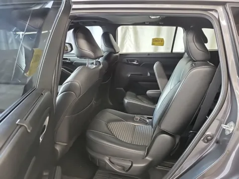 More photos of 2021 Toyota Highlander XSE at Clement Supercenter, MO