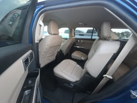 More photos of 2022 Ford Explorer XLT at Clement Supercenter, MO