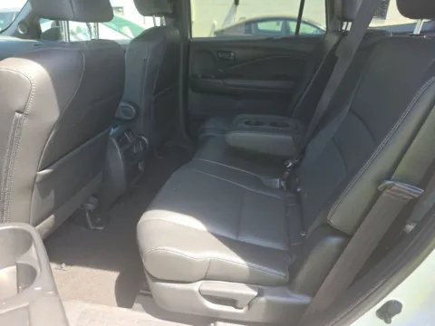 More photos of 2023 Honda Passport EX-L at Clement Supercenter, MO