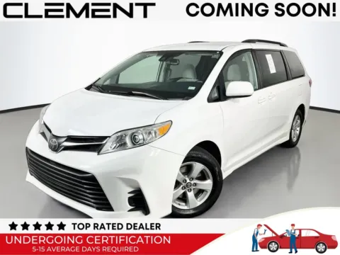 White 2020 Toyota Sienna LE for sale in St. Charles, MO
