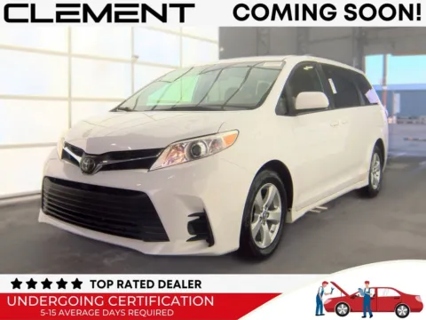 White 2020 Toyota Sienna LE for sale in St. Charles, MO