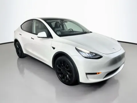 Another view of 2022 Tesla Model Y Long Range for sale in St. Charles, MO at Clement Supercenter