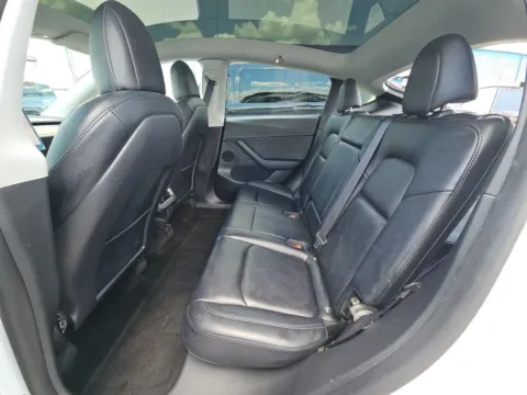 More photos of 2022 Tesla Model Y Long Range at Clement Supercenter, MO