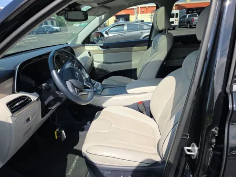 Another view of 2022 Hyundai Palisade Limited for sale in St. Charles, MO at Clement Supercenter