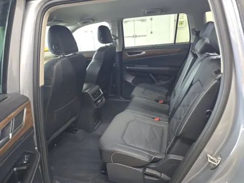 More photos of 2025 Volkswagen Atlas 2.0T SE w/Technology at Clement Supercenter, MO