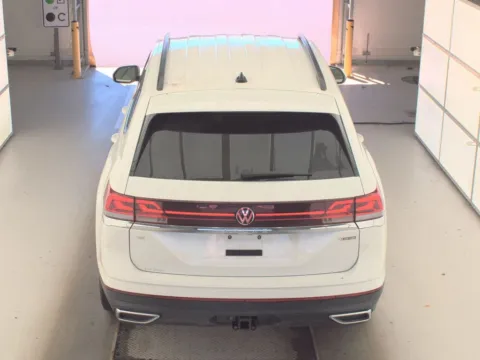 Another view of 2024 Volkswagen Atlas 2.0T SE w/Technology for sale in St. Charles, MO at Clement Supercenter